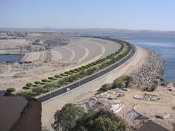 250px-AswanHighDam_Egypt.jpg